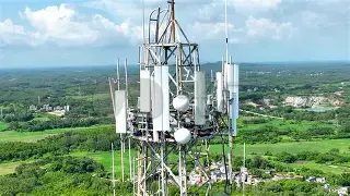 5G base station with fronthaul optical transceivers